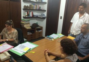 Natanael em audiência com a promotora Clarissa Gobbo, acompanhado por representantes da diretoria do Sindicato